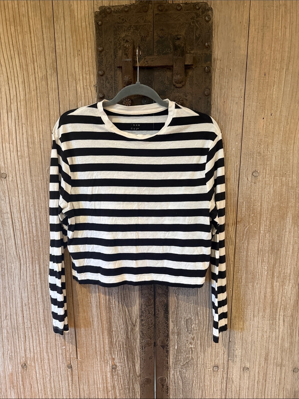 Striped Long-Sleeve Crop Top - Black & White